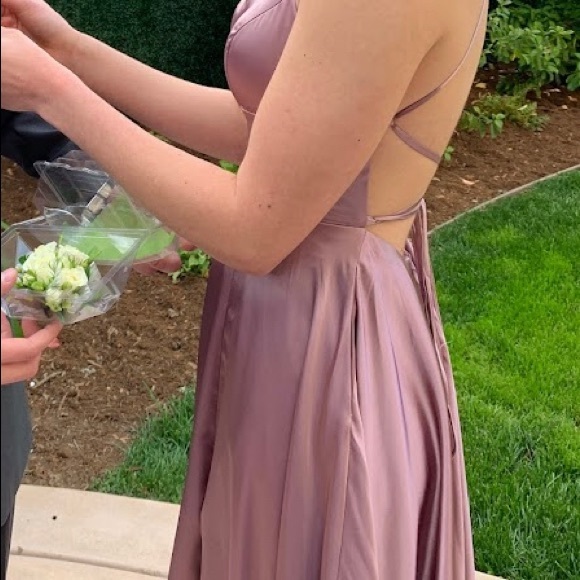 Stunning flowy prom dress - Picture 4 of 5